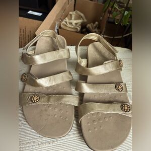 Vionic sandals- 2 pairs included